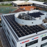 Grupo Everybody Wins instala parque fotovoltaico na sede